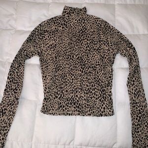 BRANDY MELVILLE CHEETAH TURTLENECK